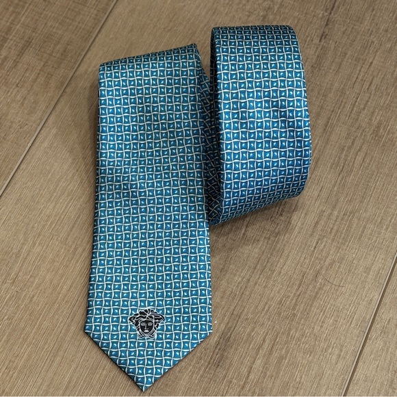 Gianni Versace Tie Blue Geometric  100% Silk Italy Luxury Medusa Logo Necktie 58 - Picture 4 of 9